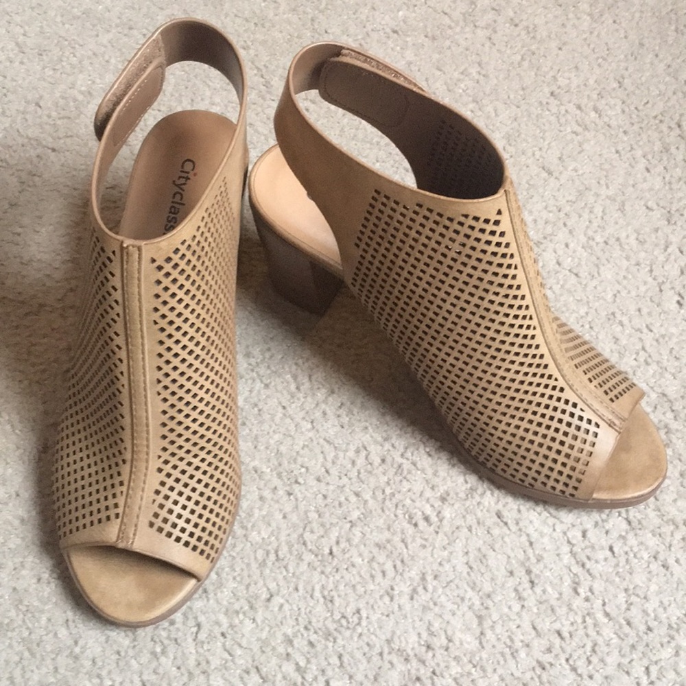 ✨NEW✨ City Classified Peep Toe Bootie Sandal